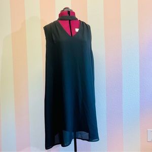 Chic black dress with neckline cutout